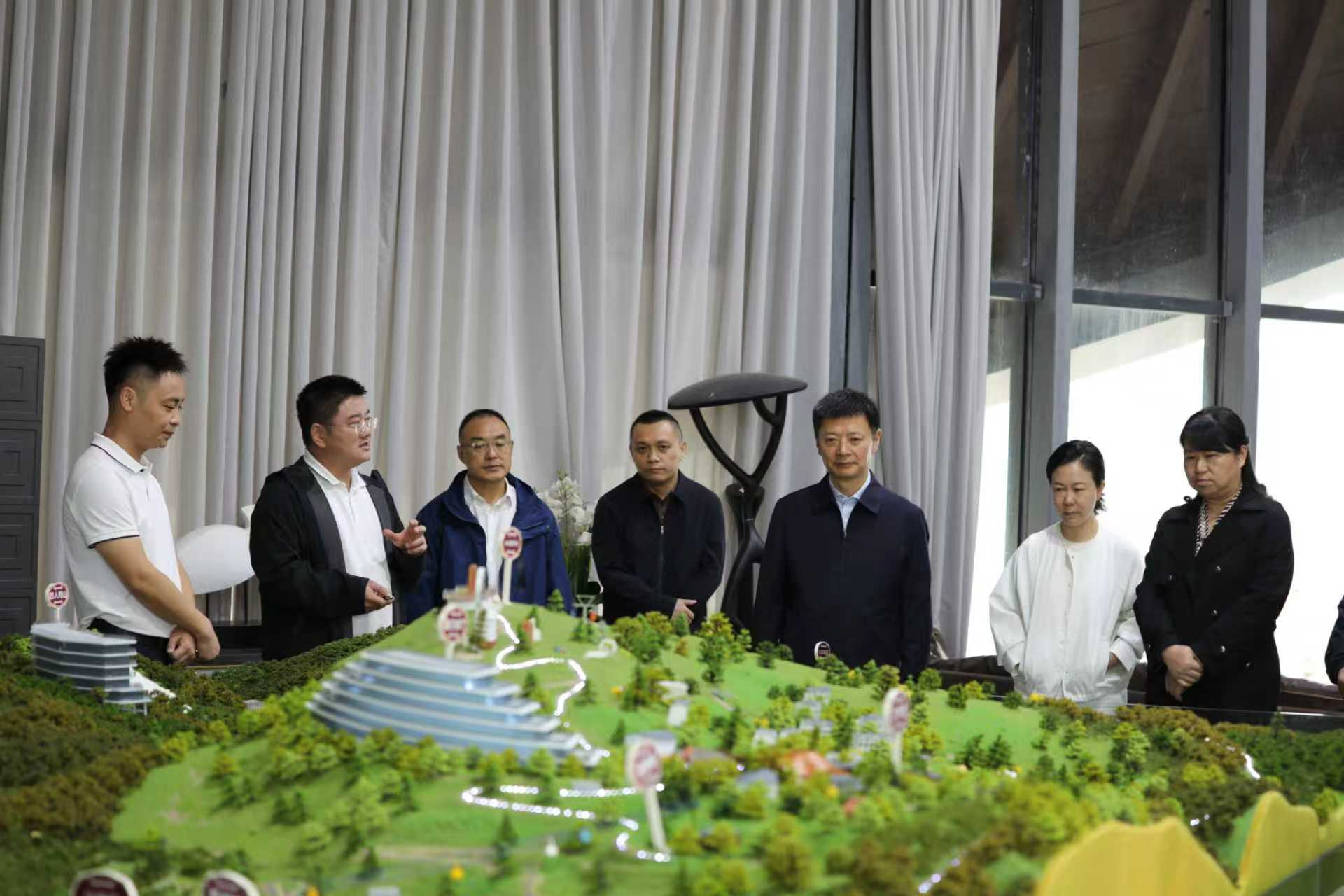 深入貫徹省委十二屆七次全會精神 共繪高原旅游新藍圖——省旅投集團與雅安市委、市政府共同前往雅安市牛背山景區開展調研并現場辦公